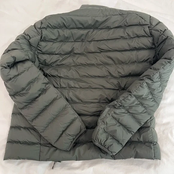 Uniqlo Ultra Light Down Jacket in Army Green - Picture 5 of 5